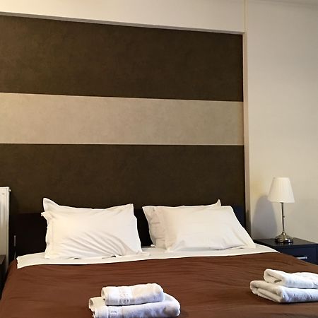 Mc Queen Rooms & Apartments Атина Екстериор снимка