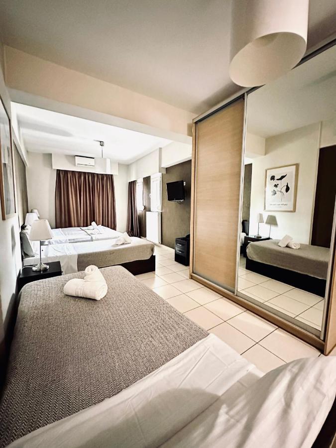 Mc Queen Rooms & Apartments Атина Екстериор снимка