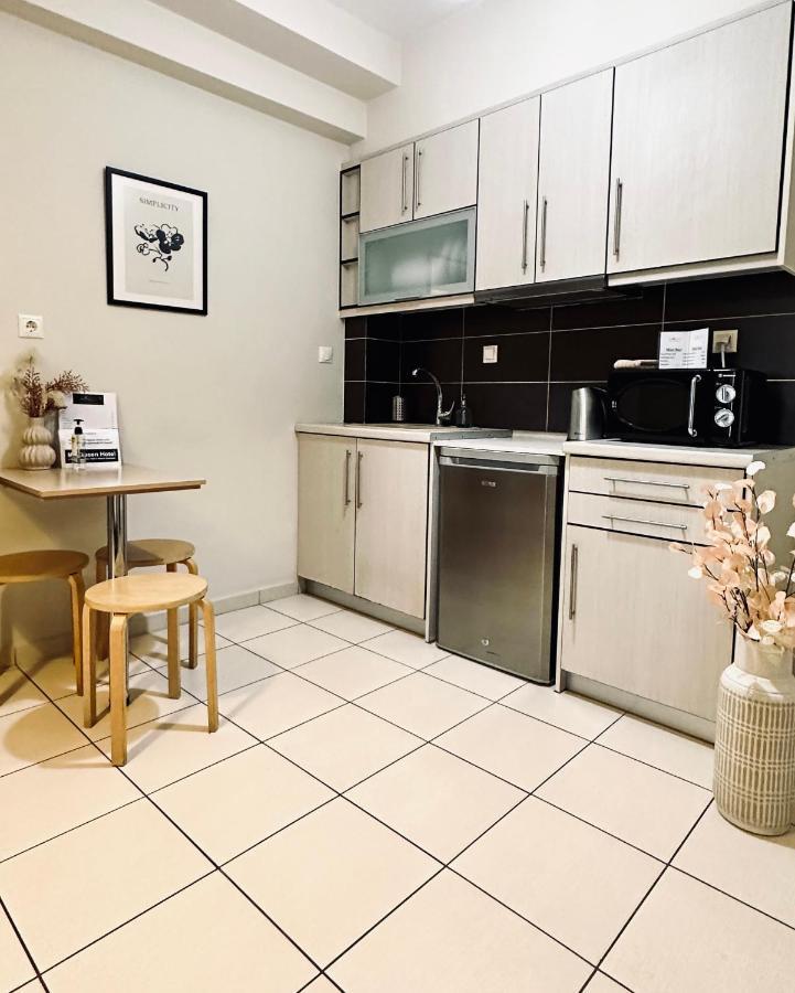 Mc Queen Rooms & Apartments Атина Екстериор снимка