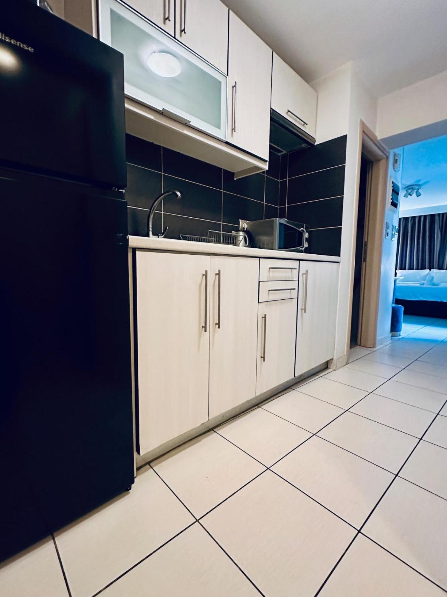 Mc Queen Rooms & Apartments Атина Екстериор снимка