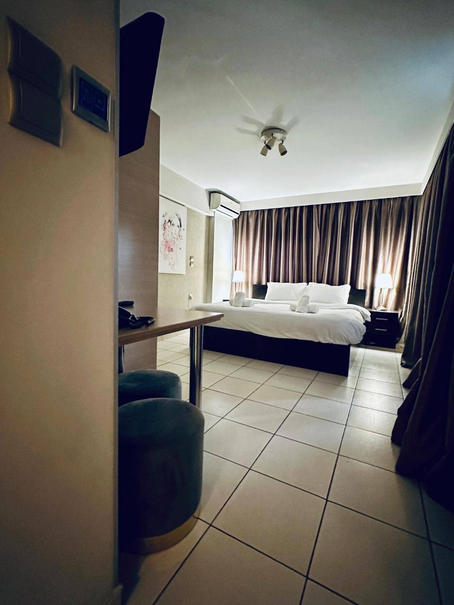 Mc Queen Rooms & Apartments Атина Екстериор снимка