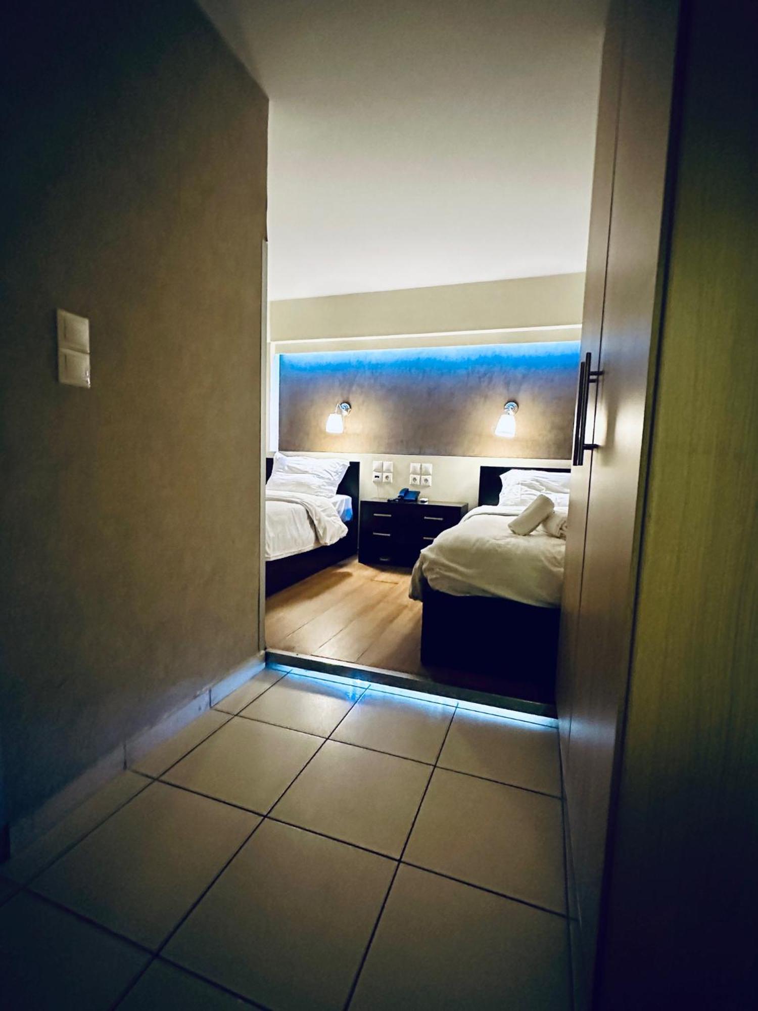 Mc Queen Rooms & Apartments Атина Екстериор снимка