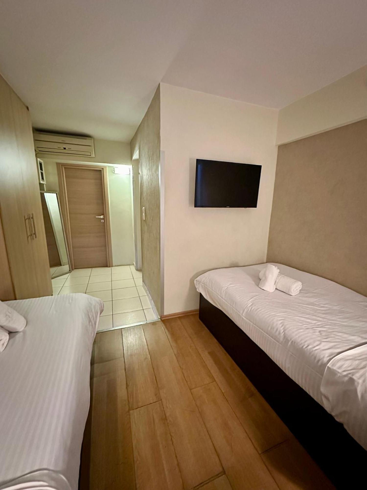 Mc Queen Rooms & Apartments Атина Екстериор снимка