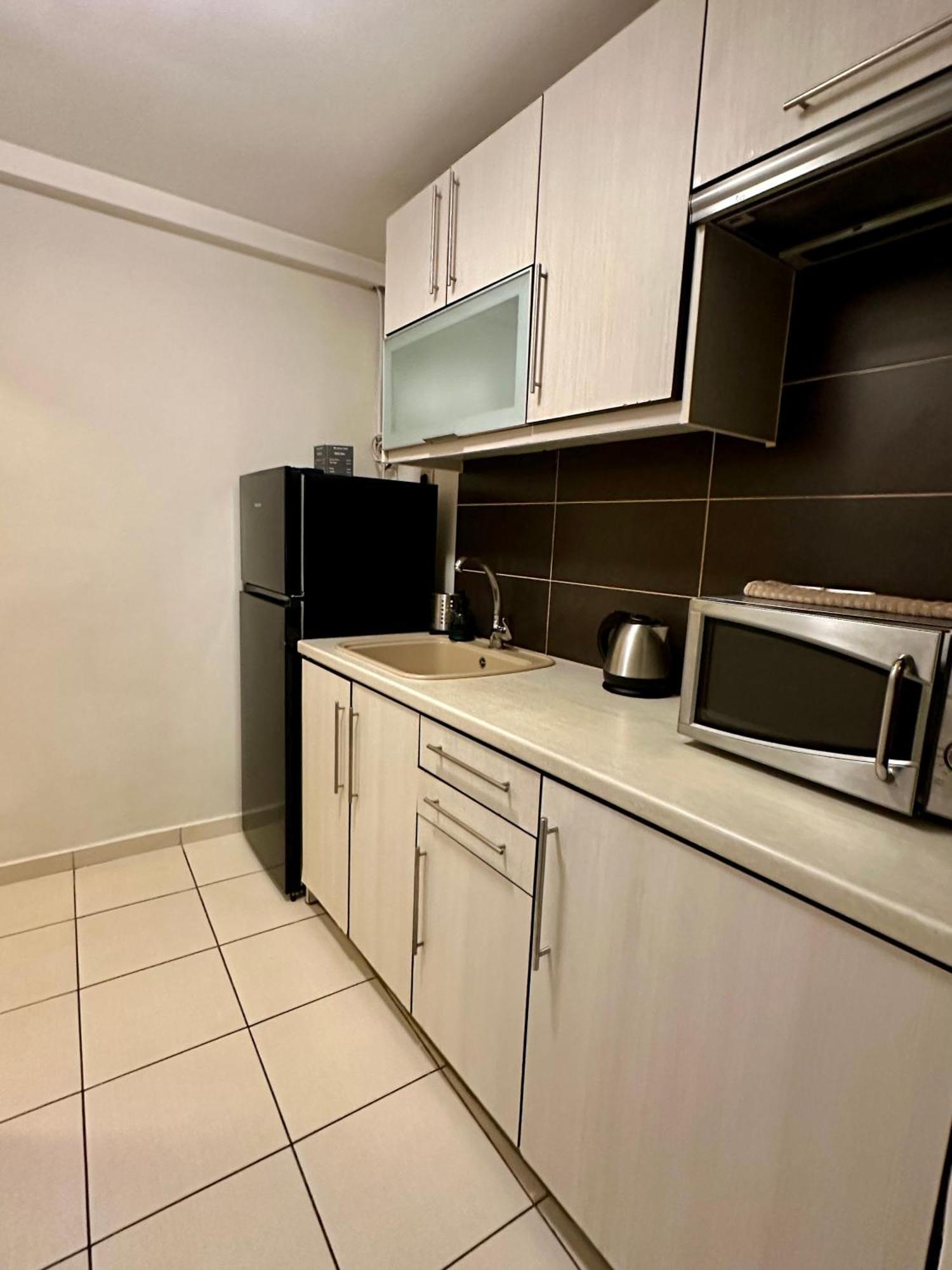 Mc Queen Rooms & Apartments Атина Екстериор снимка