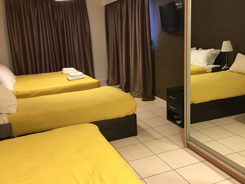 Mc Queen Rooms & Apartments Атина Екстериор снимка