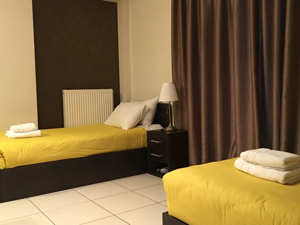 Mc Queen Rooms & Apartments Атина Екстериор снимка